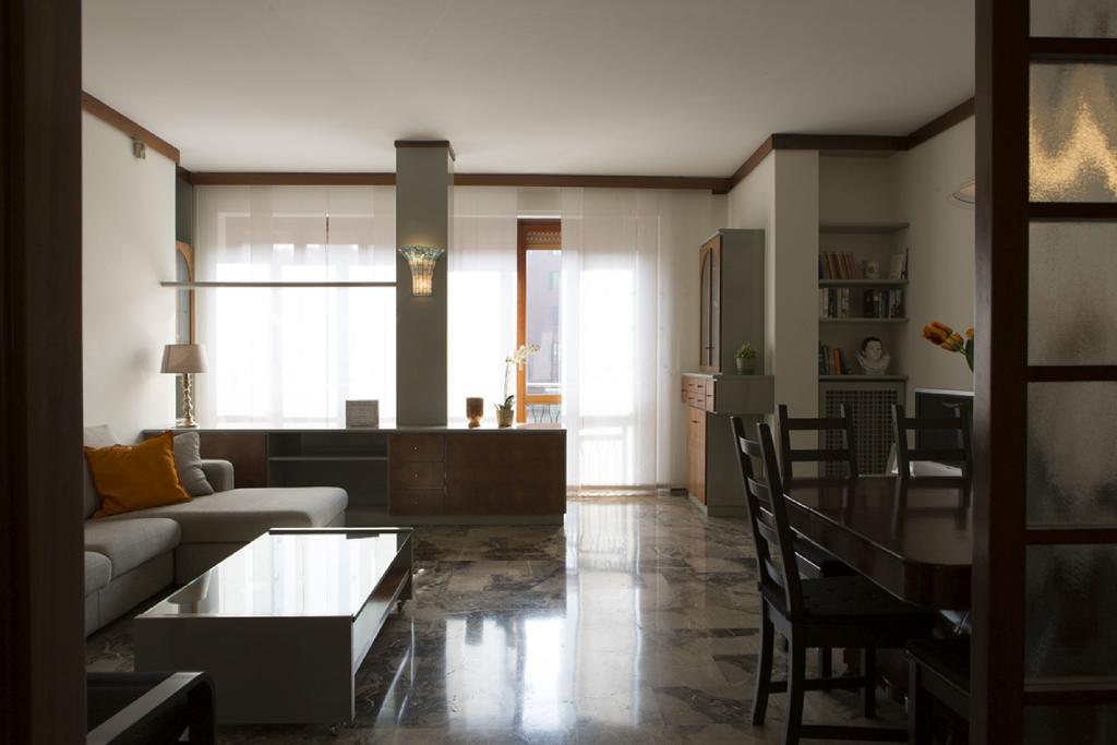 Fiera Monterosa 11 Apartment Milan Room photo